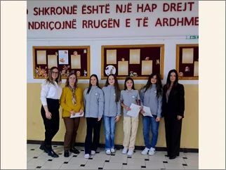 Dekoracija Na Ucilisniot Hodnik